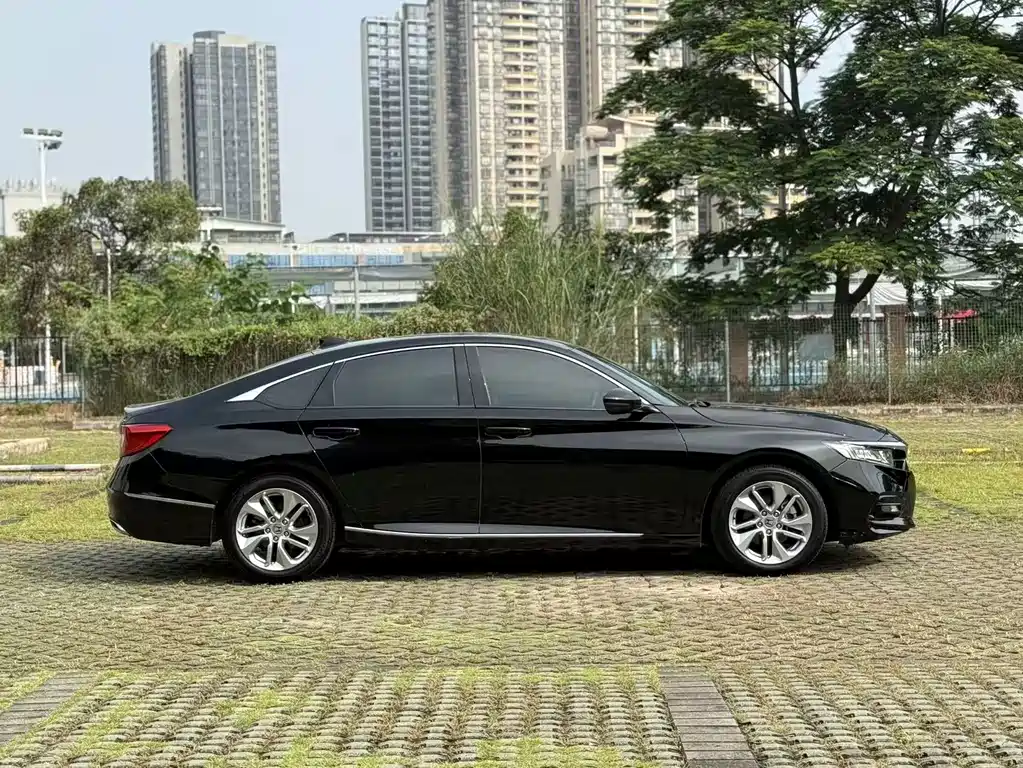 Honda Accord — фото 4