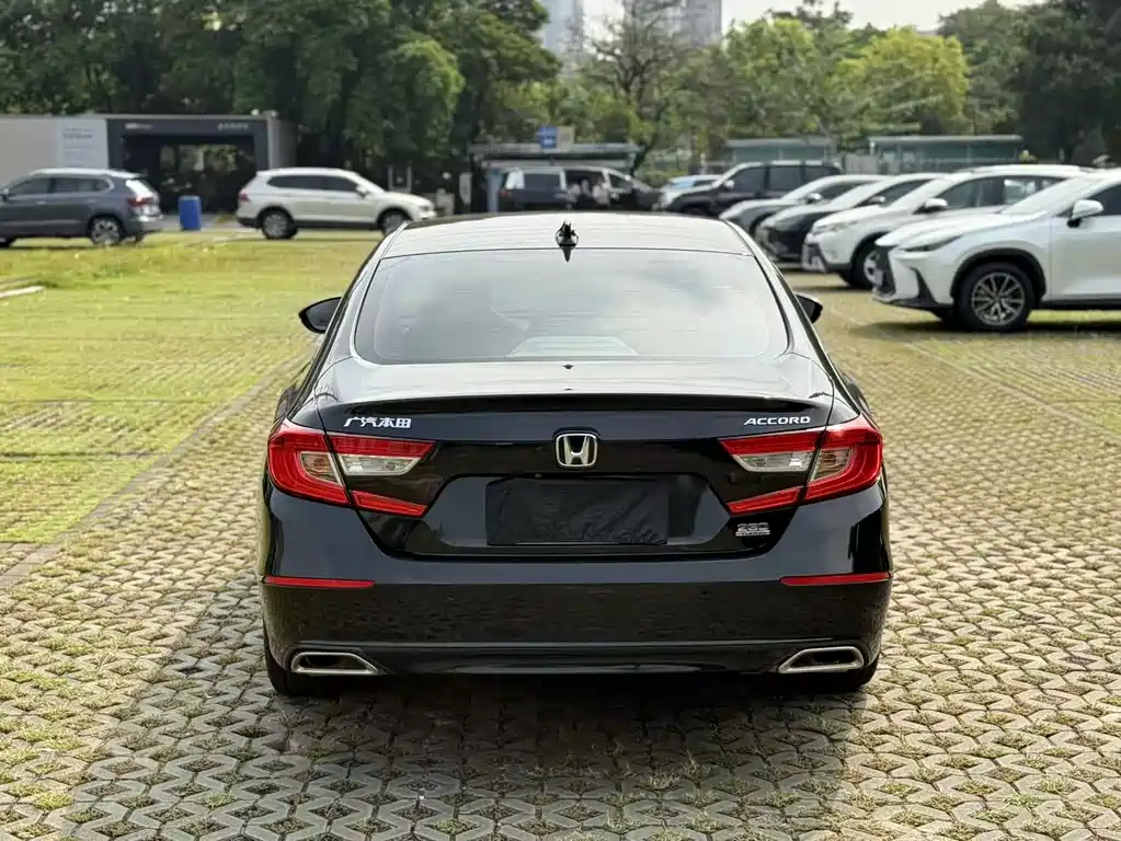 Honda Accord — фото 9
