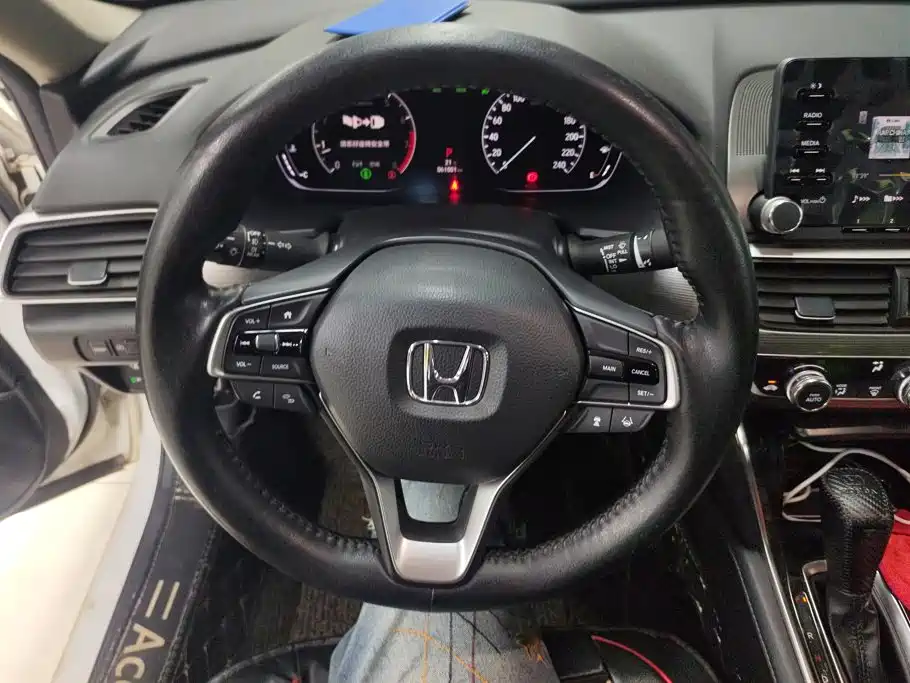 Honda Accord — фото 15