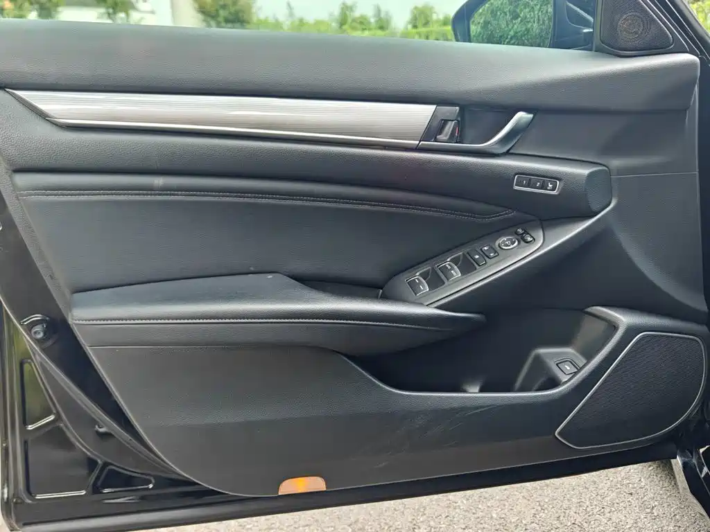 Honda Accord — фото 11