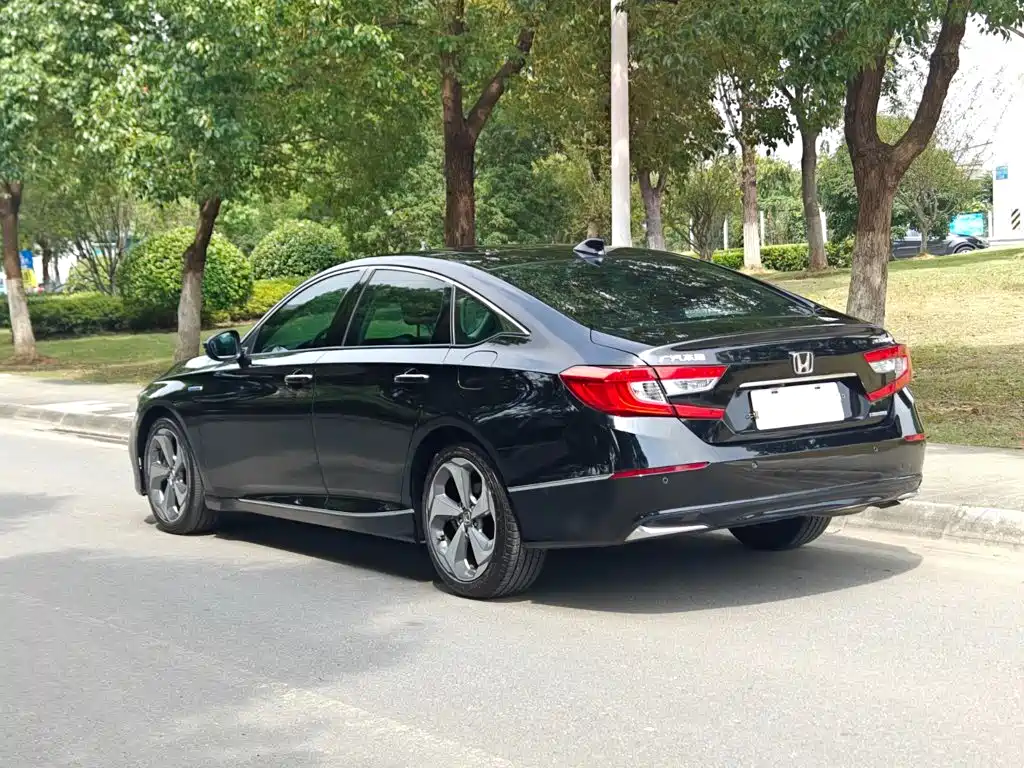 Honda Accord — фото 7
