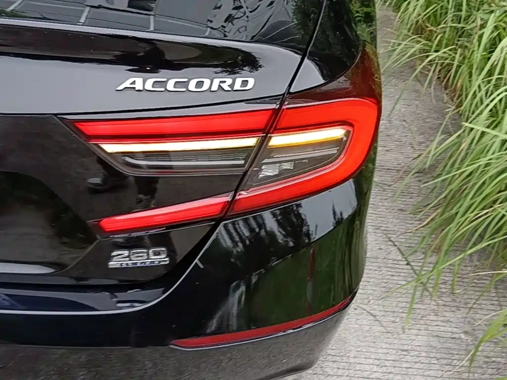 Honda Accord — фото 8