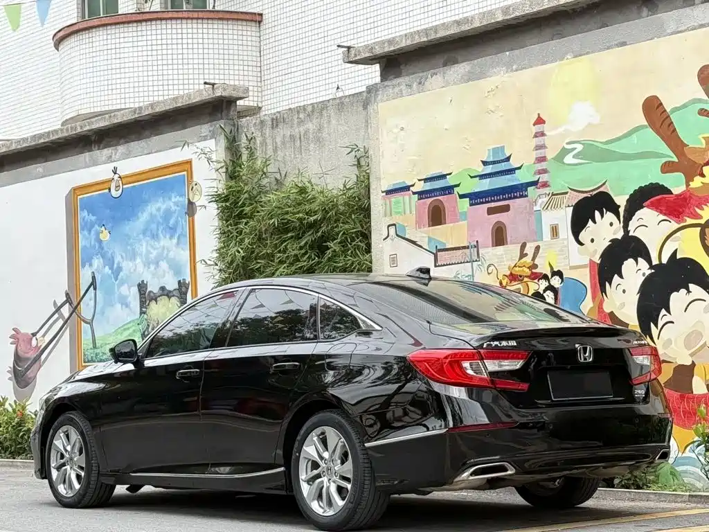 Honda Accord — фото 9