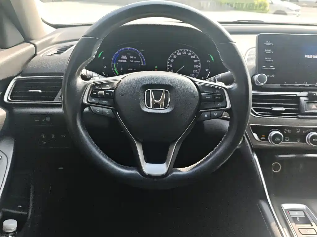 Honda Accord — фото 8