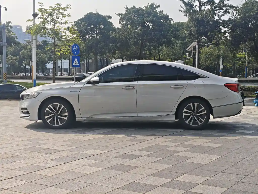 Honda Accord — фото 9