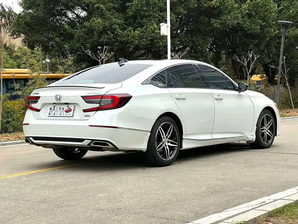 Honda Accord — фото 11