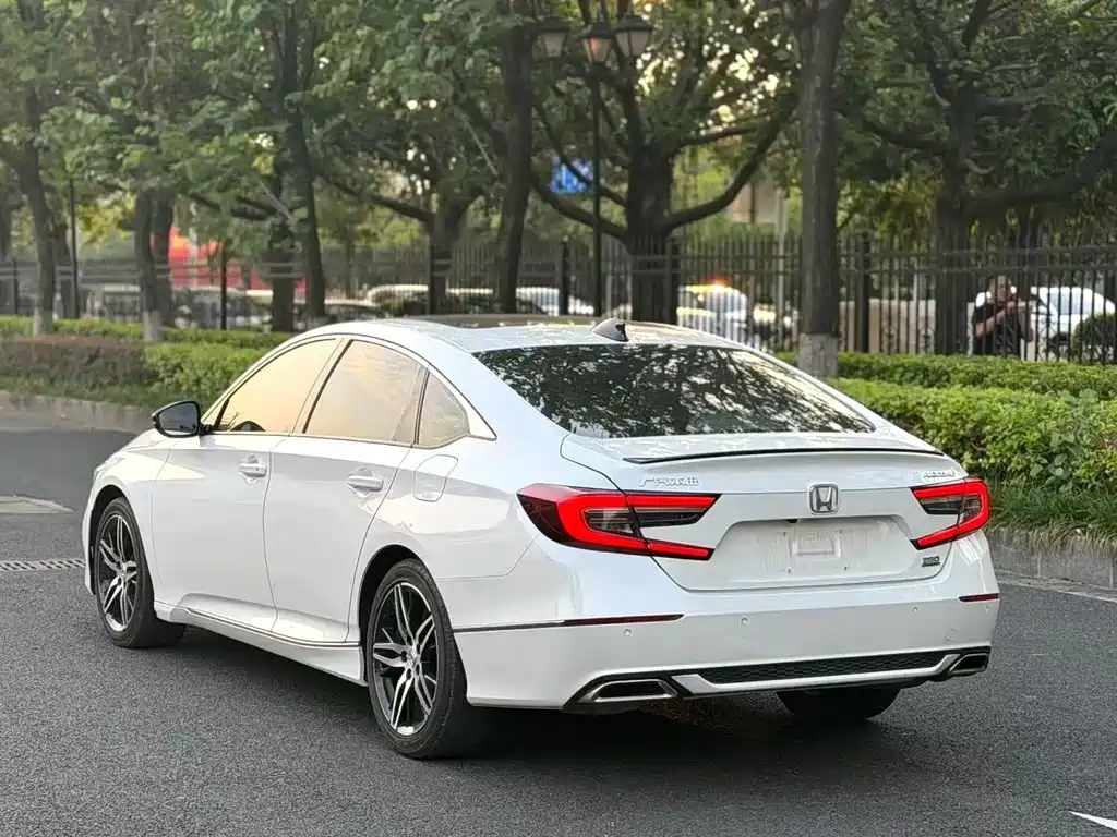 Honda Accord — фото 3