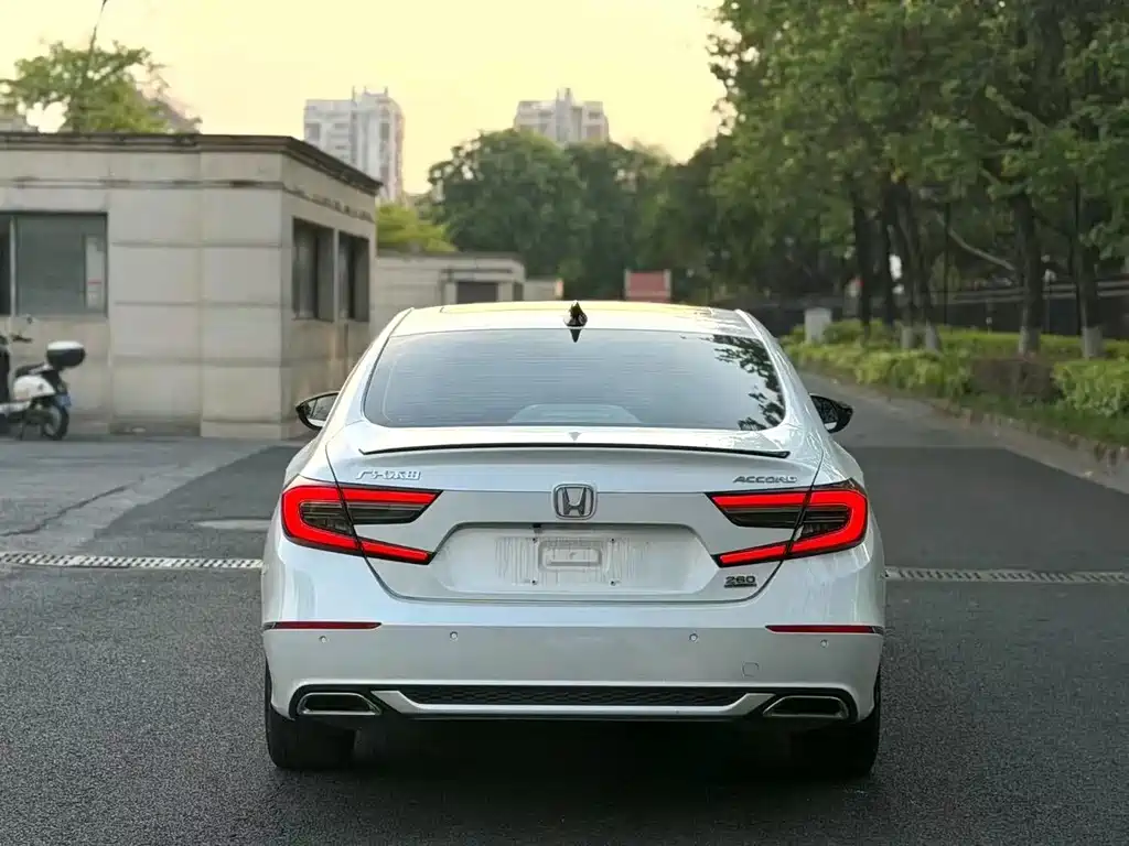 Honda Accord — фото 4