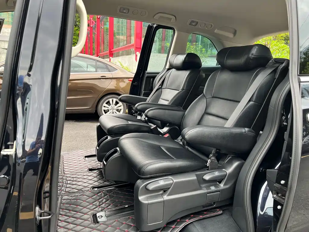 Honda Odyssey — фото 15