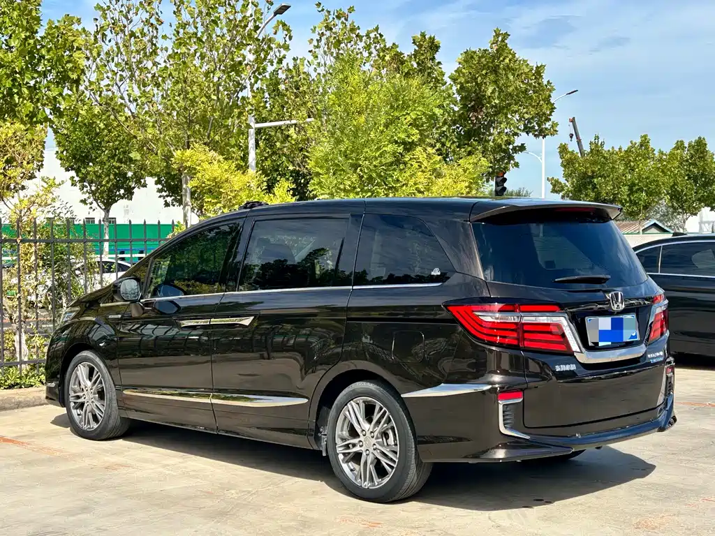 Honda Elysion — фото 15