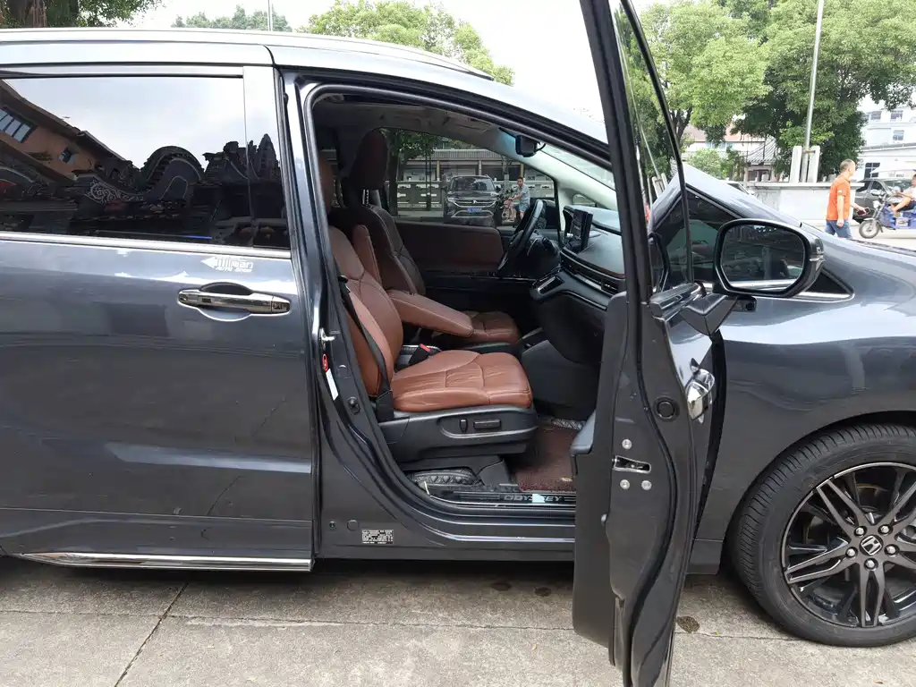 Honda Odyssey — фото 10