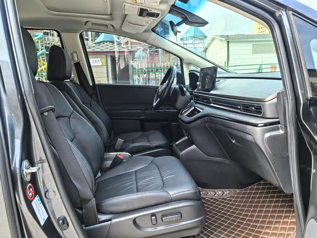 Honda Odyssey — фото 10