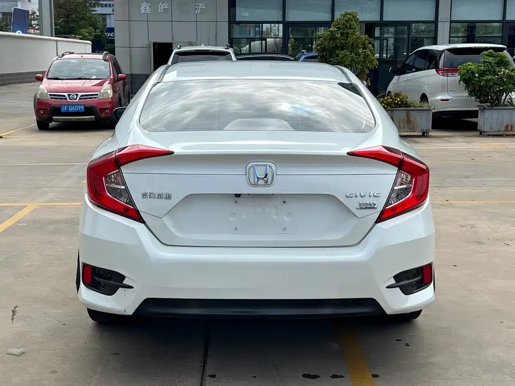 Honda Civic — фото 7