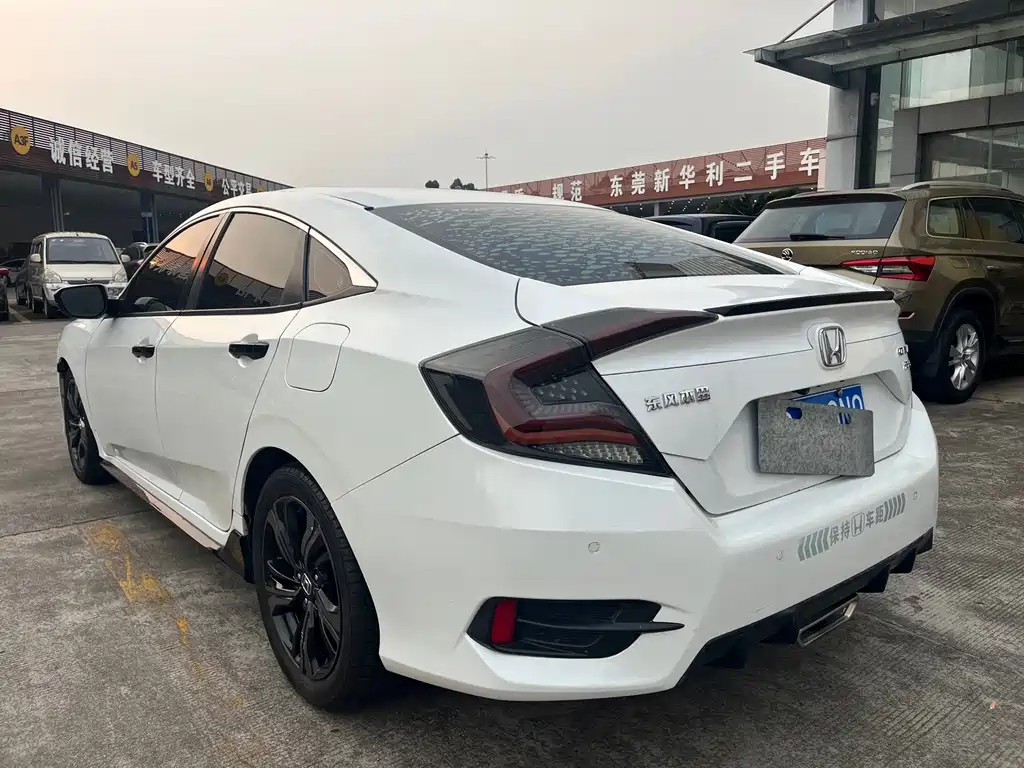 Honda Civic — фото 8