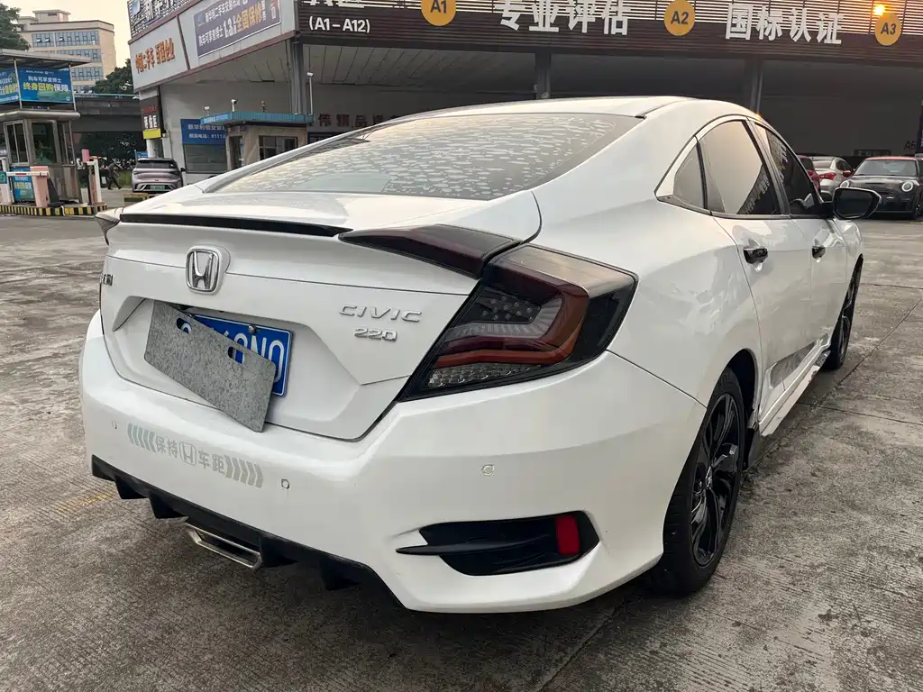 Honda Civic — фото 10