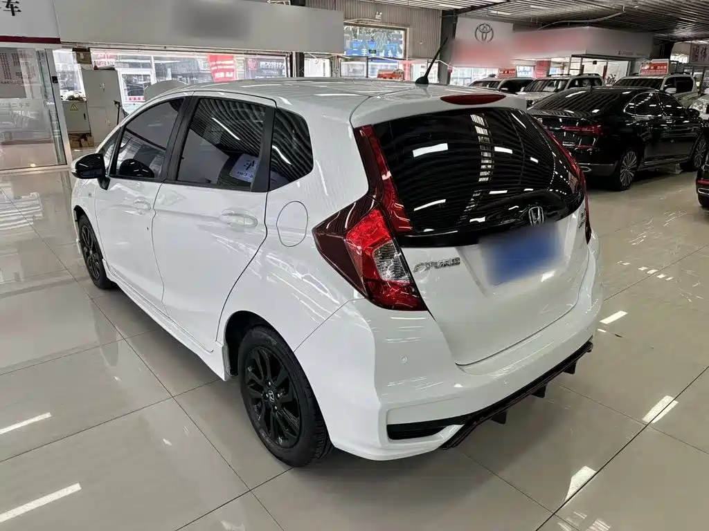 Honda Fit — фото 5