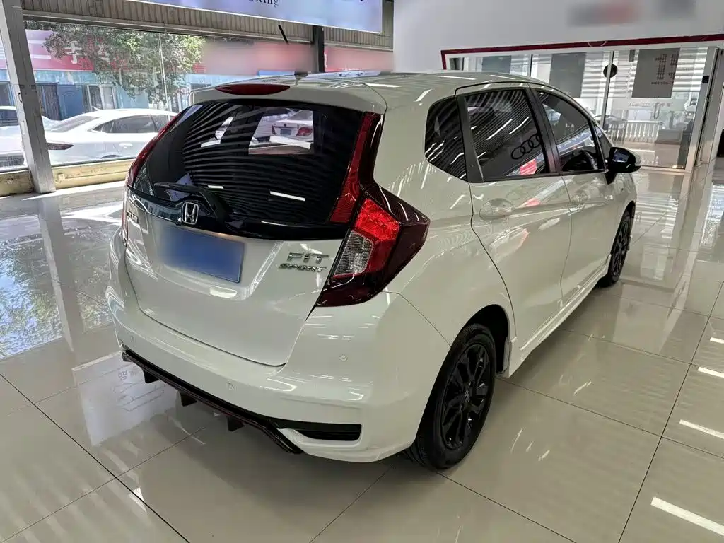 Honda Fit — фото 7