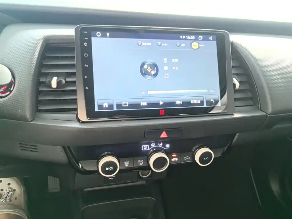 Honda Fit — фото 13