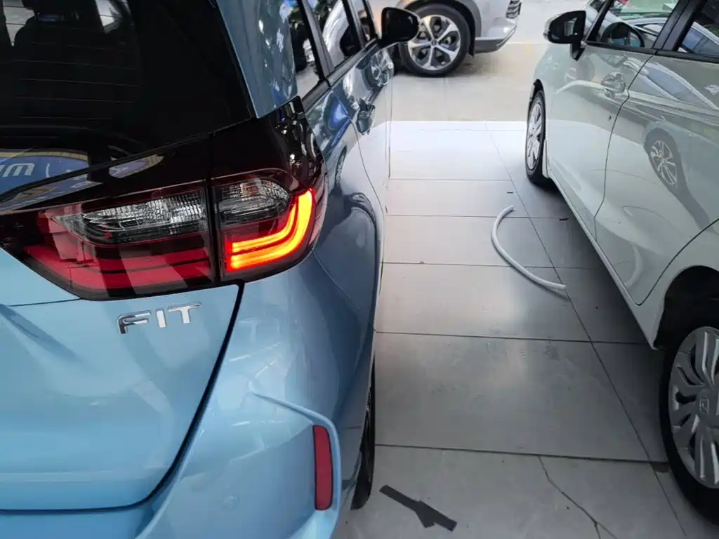 Honda Fit — фото 8