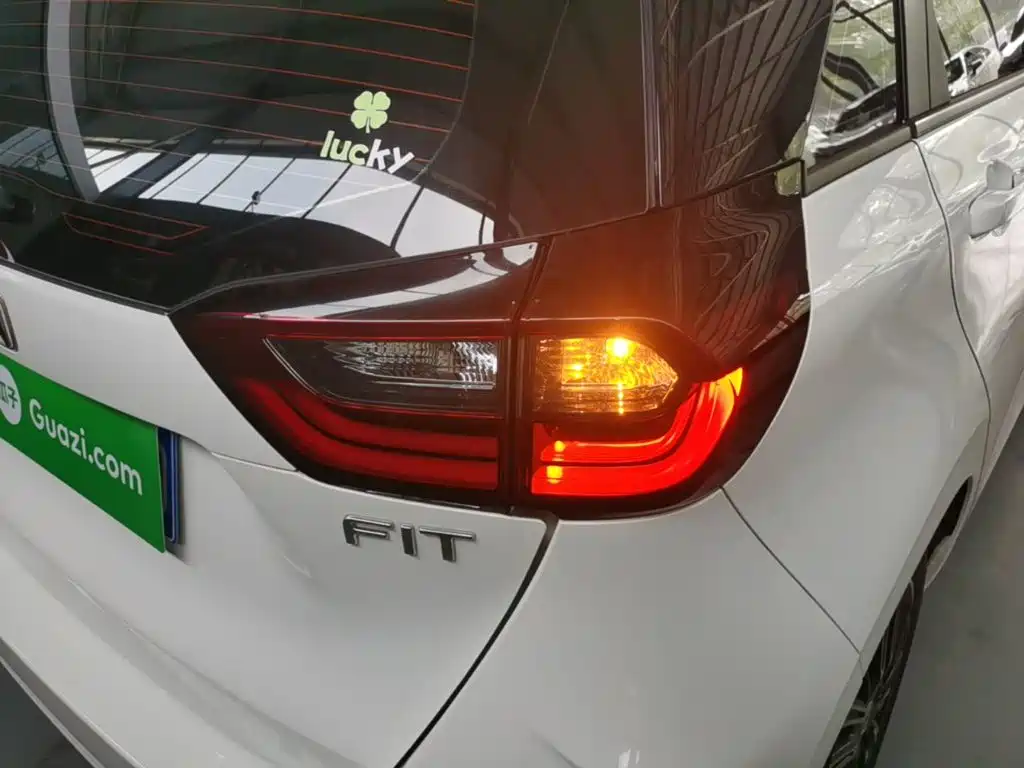 Honda Fit — фото 8