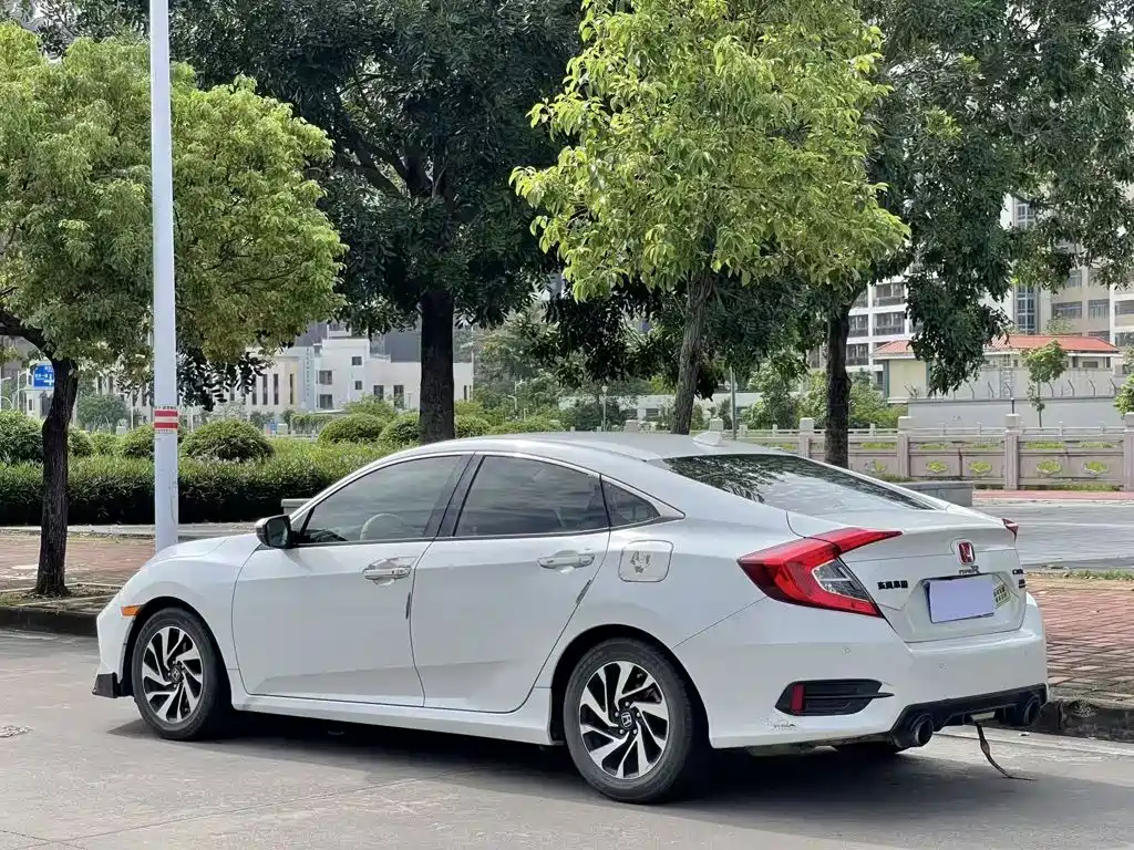 Honda Civic — фото 3