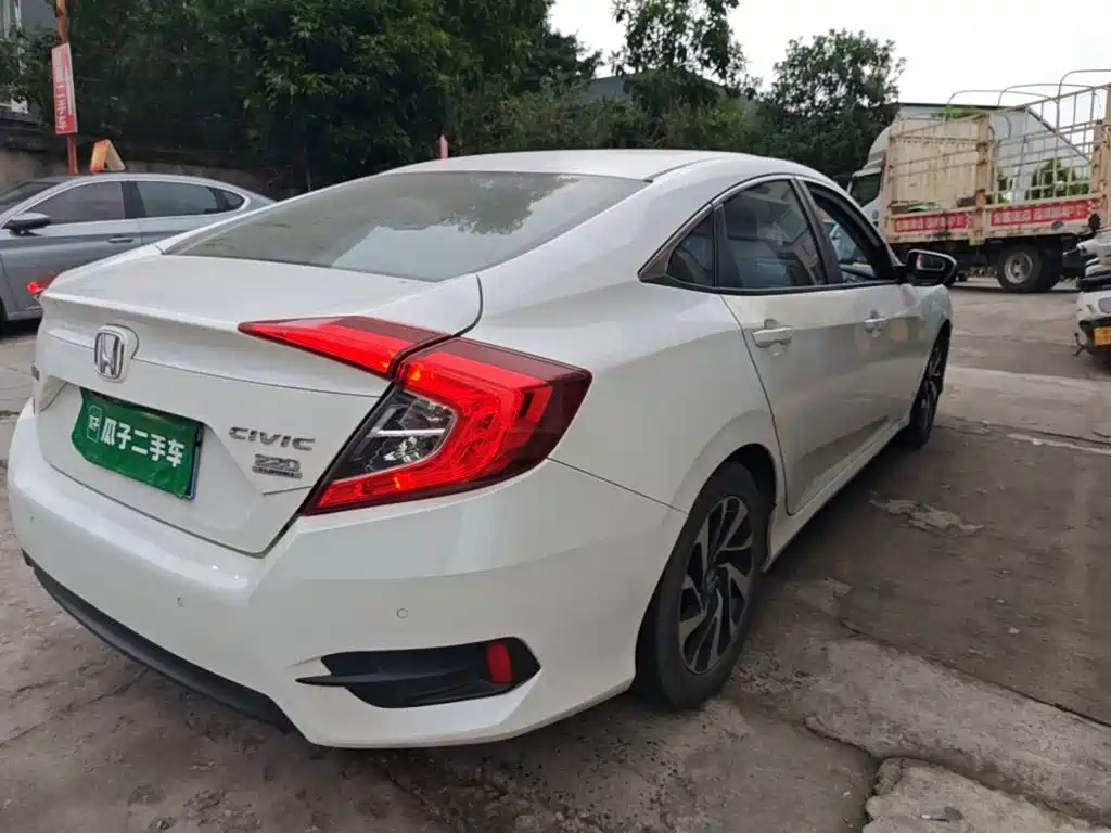 Honda Civic — фото 7