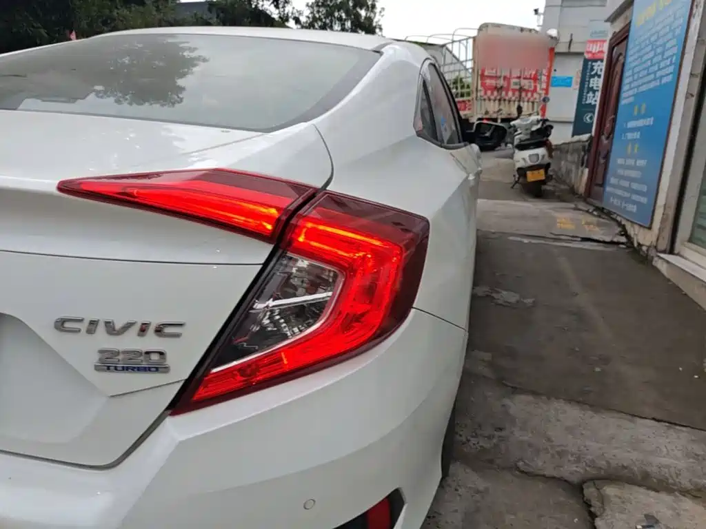 Honda Civic — фото 8