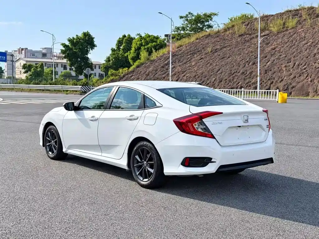 Honda Civic — фото 7