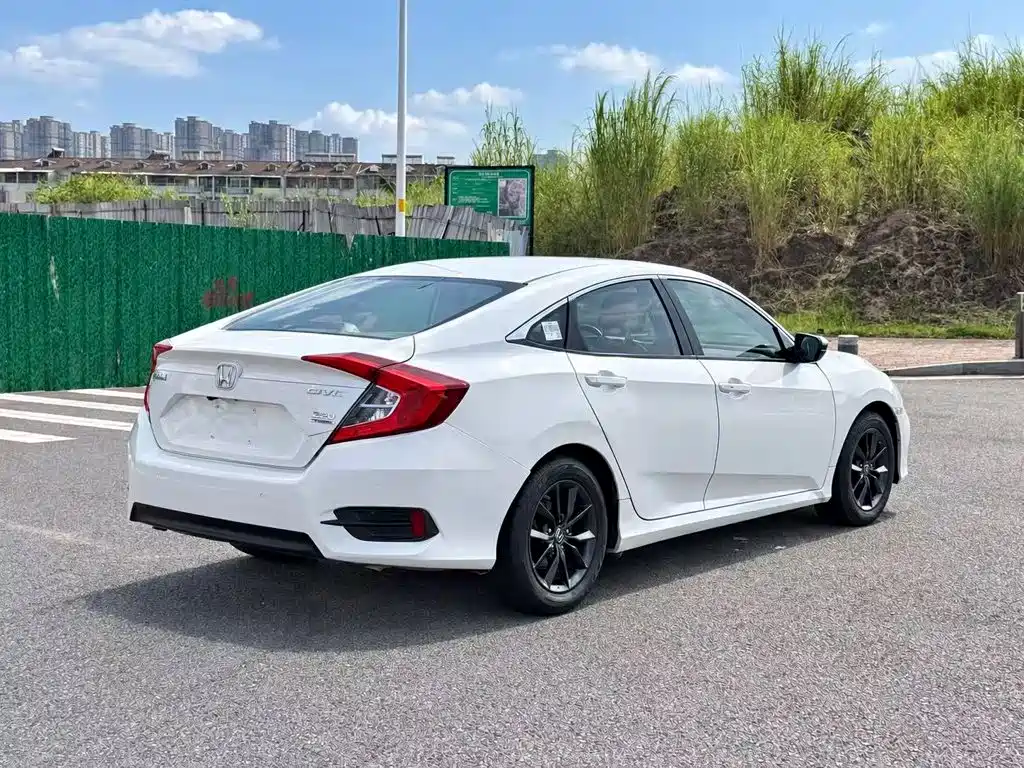 Honda Civic — фото 9
