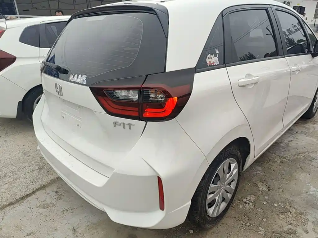 Honda Fit — фото 8