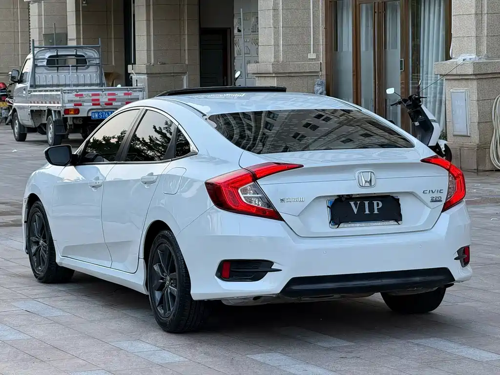 Honda Civic — фото 8