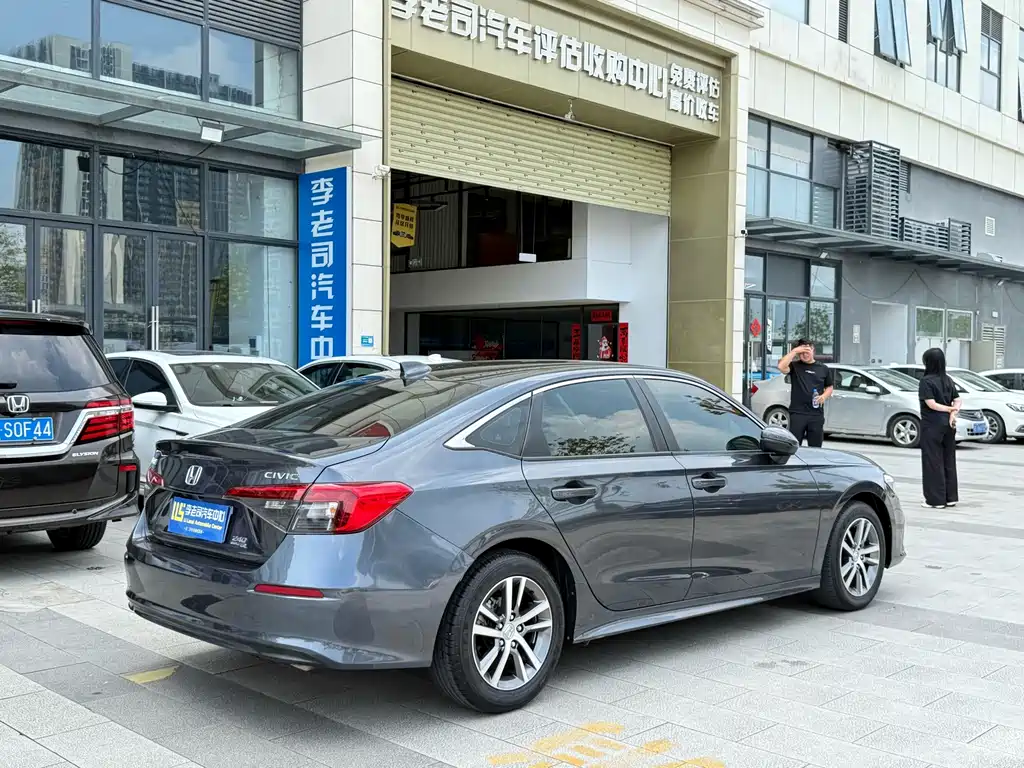 Honda Civic — фото 5