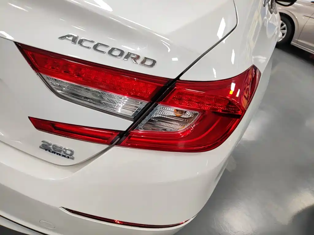 Honda Accord — фото 8