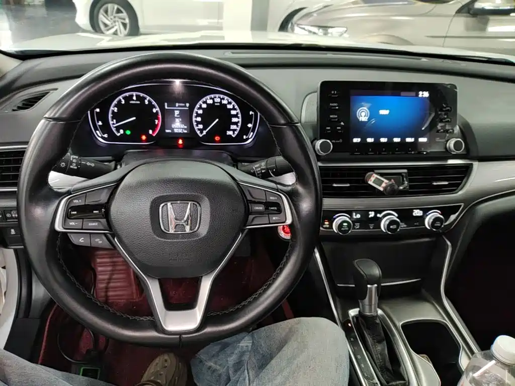 Honda Accord — фото 10