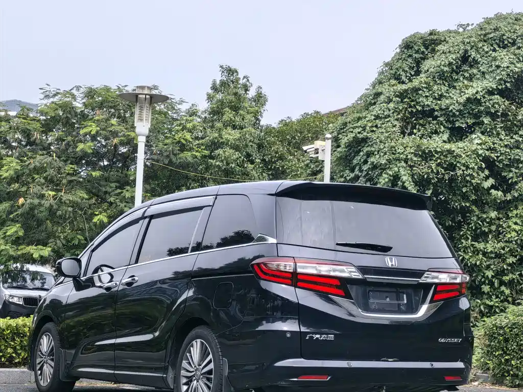 Honda Odyssey — фото 12