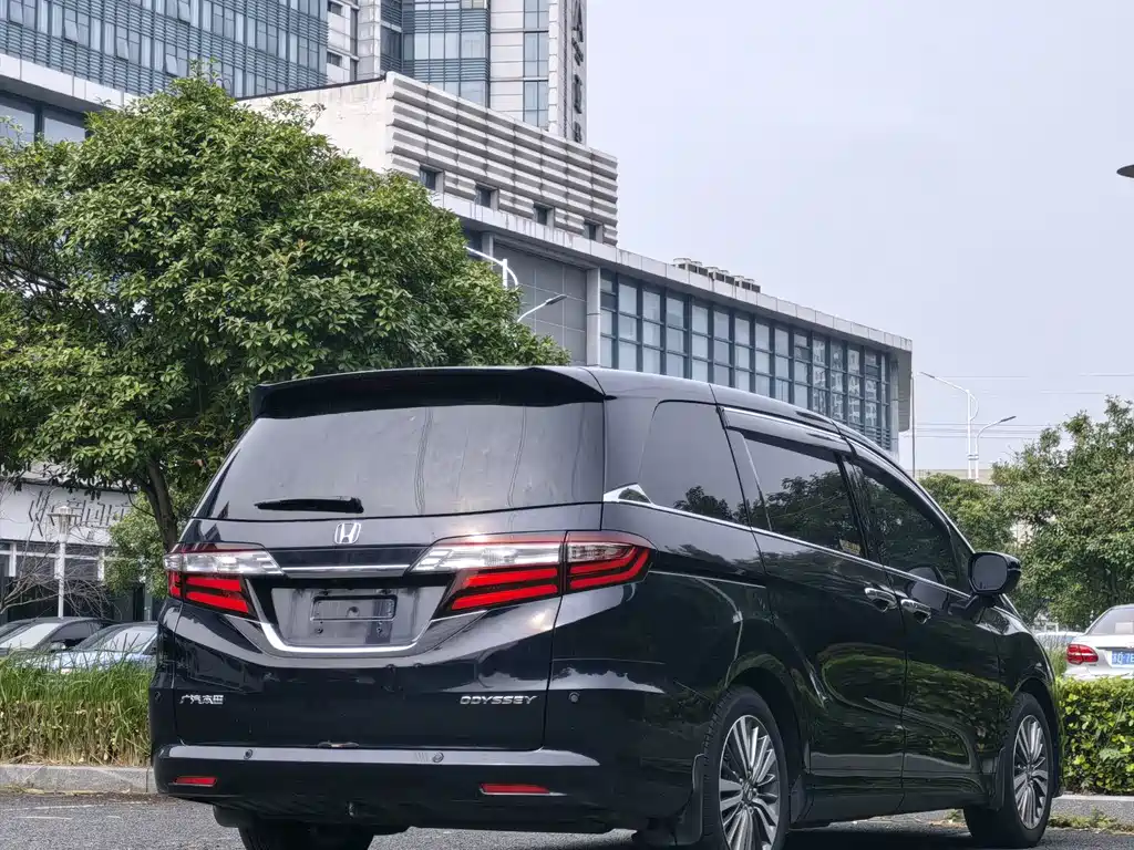 Honda Odyssey — фото 10