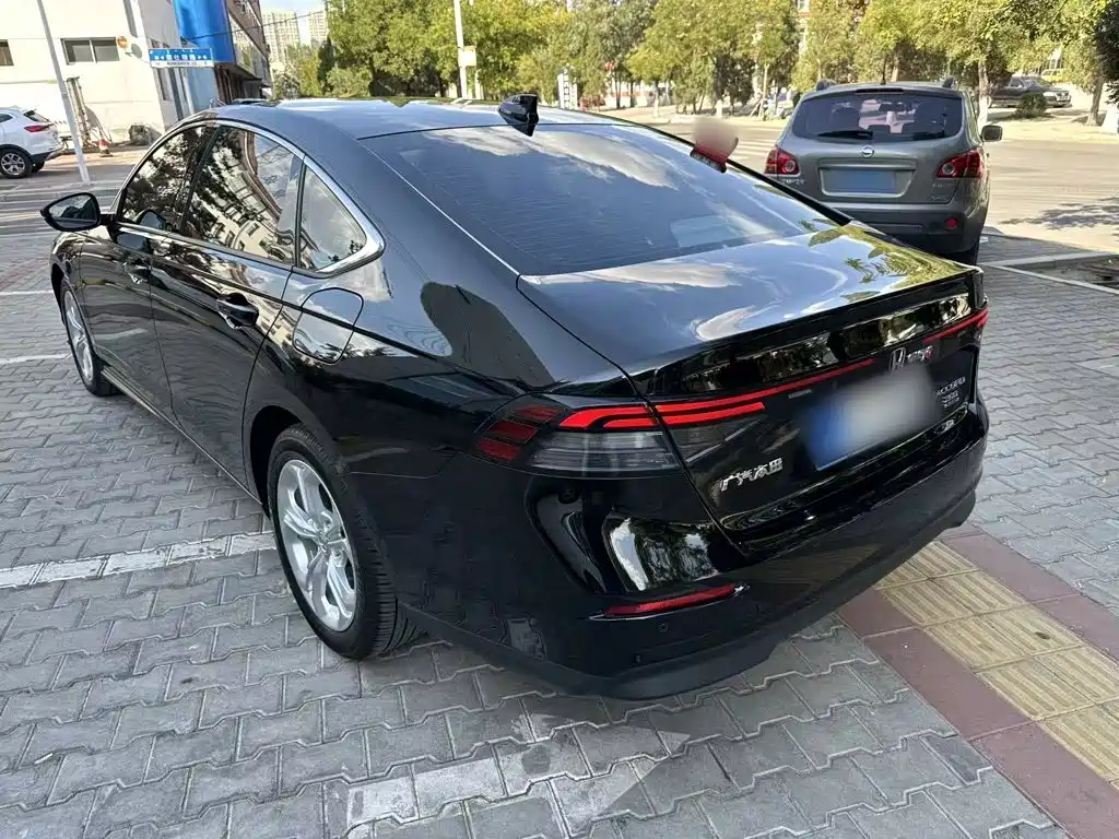 Honda Accord — фото 11