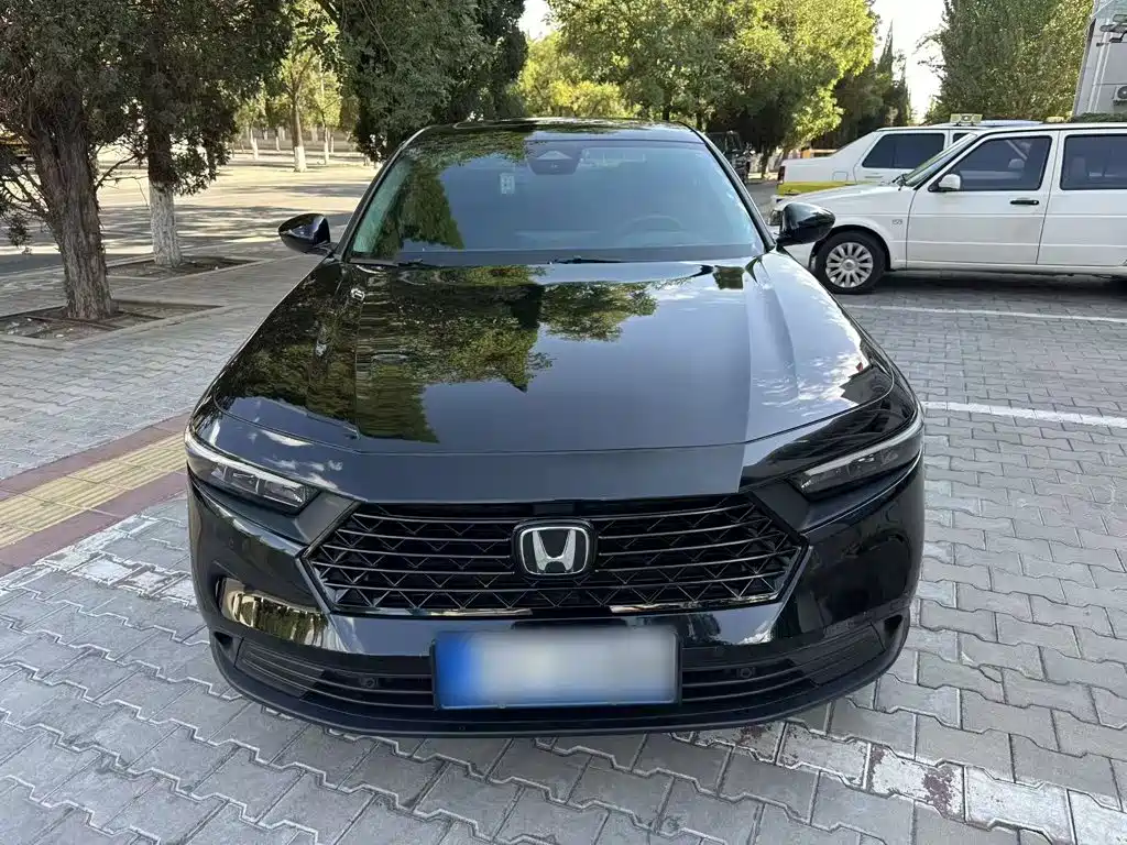 Honda Accord — фото 8