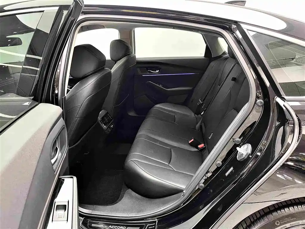 Honda Accord — фото 10