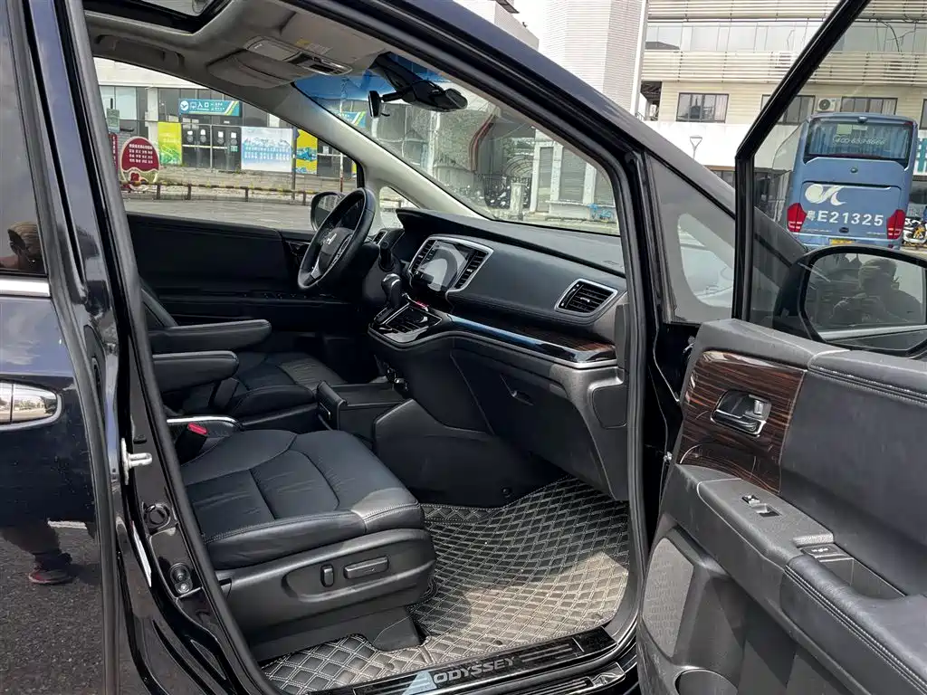 Honda Odyssey — фото 14