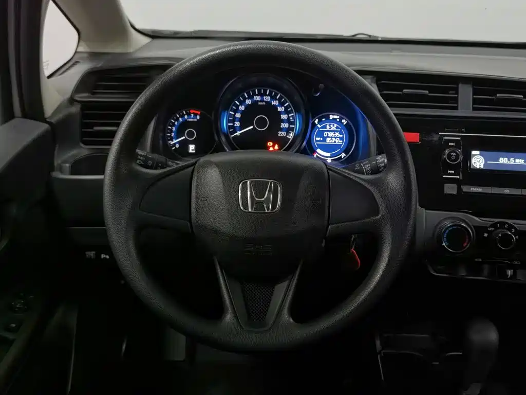 Honda Fit — фото 11