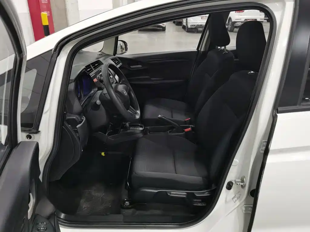 Honda Fit — фото 10