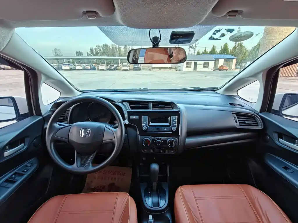 Honda Fit — фото 8