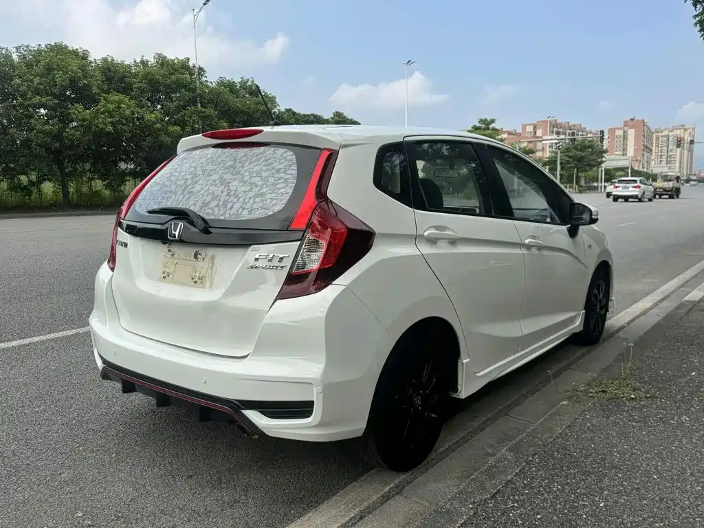 Honda Fit — фото 8