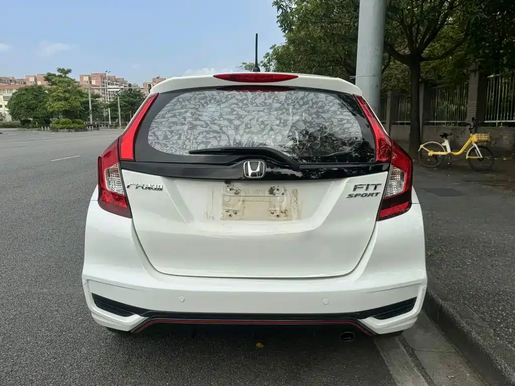 Honda Fit — фото 9