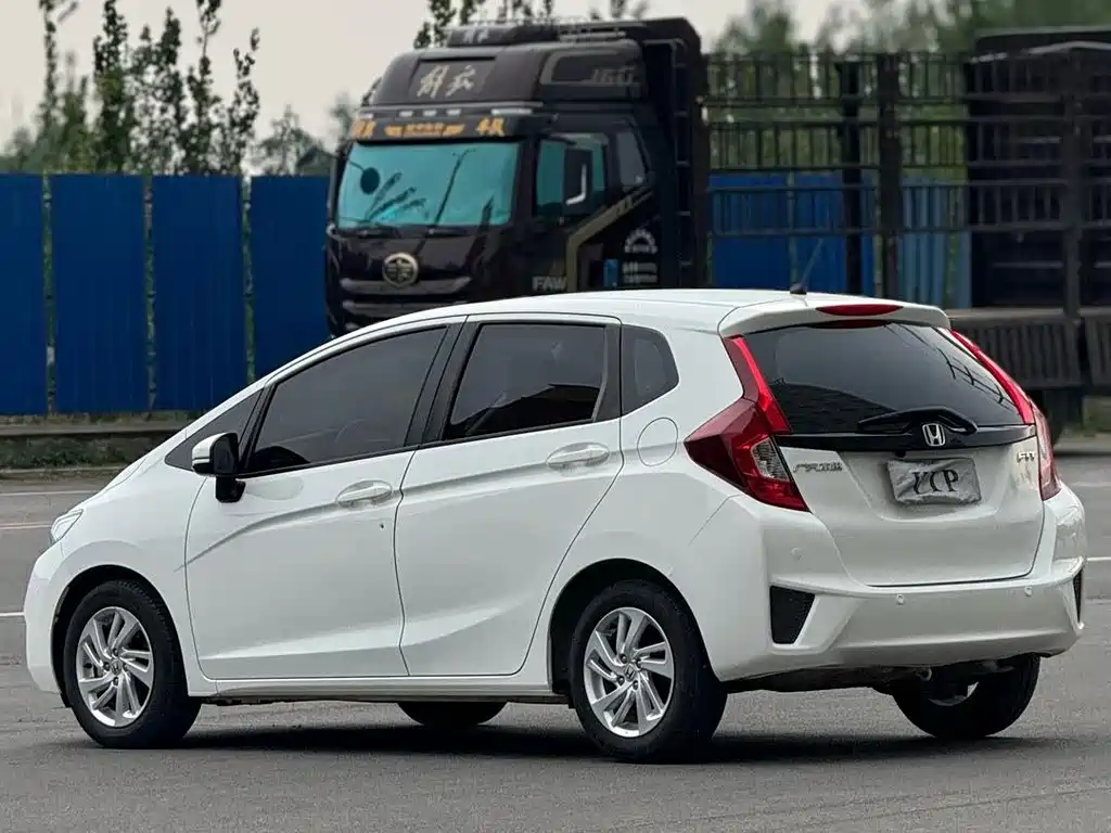 Honda Fit — фото 11