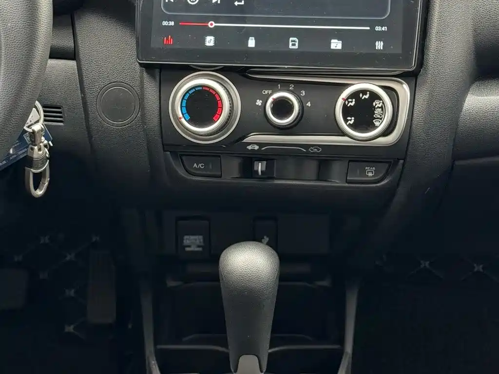 Honda Fit — фото 13