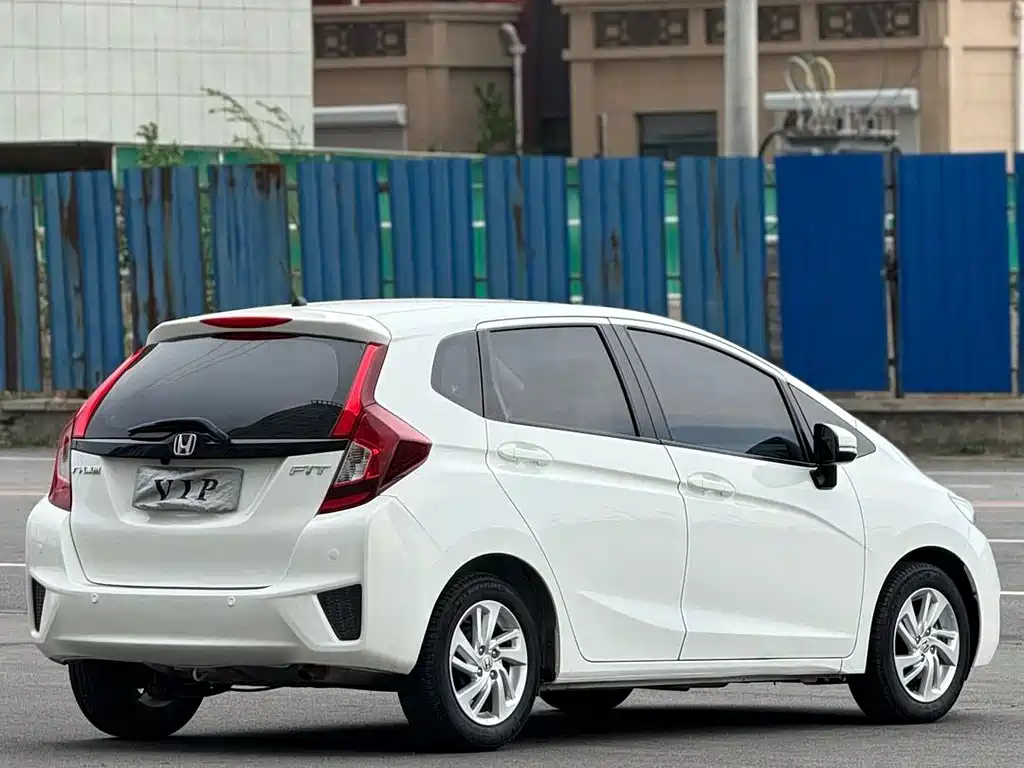 Honda Fit — фото 8