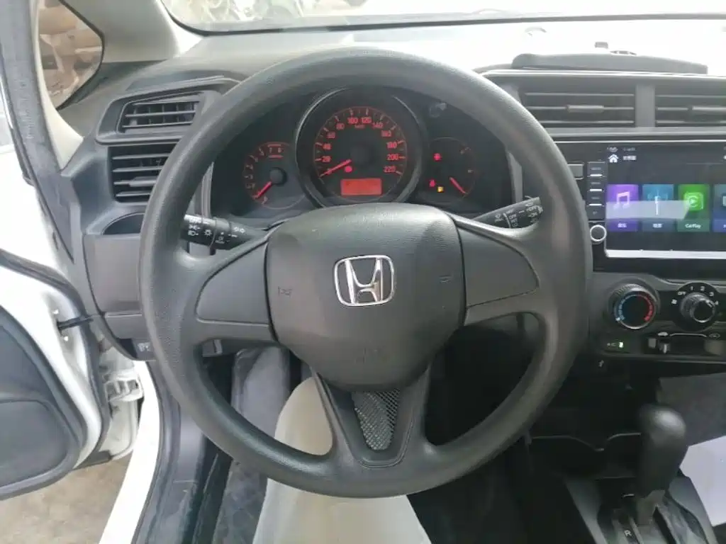 Honda Fit — фото 11