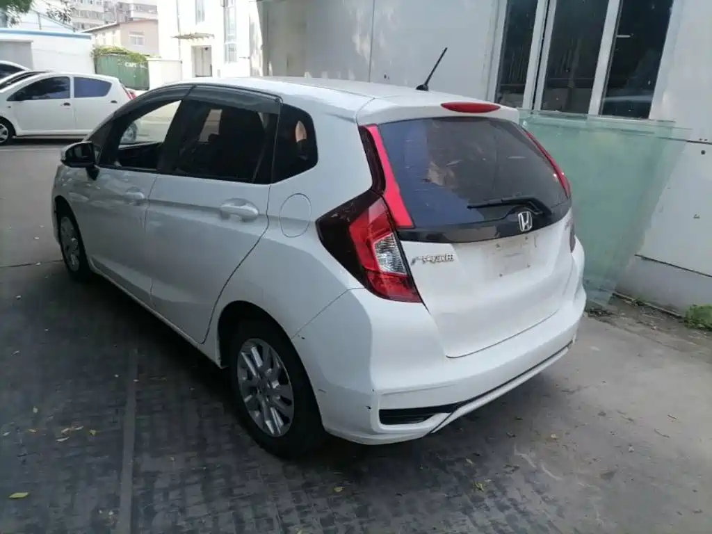 Honda Fit — фото 5